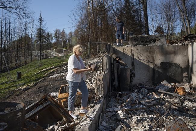 'We're not going home:' Family flees 'apocalyptic' wildfire, aims to build back safer | iNFOnews.ca