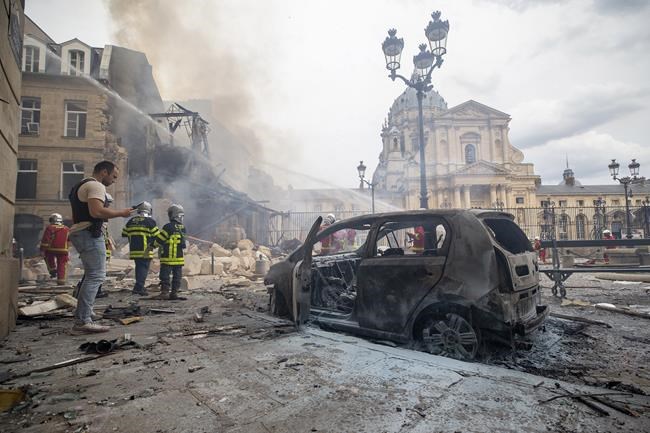 Search for person feared missing after Paris explosion is complicated by debris, unstable building | iNFOnews.ca
