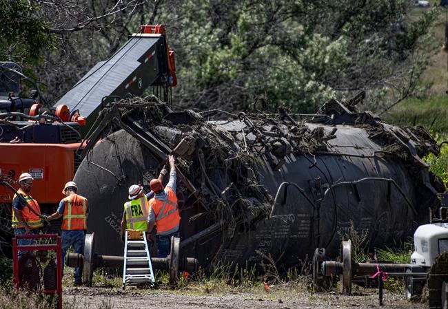 Work begins to clean up train derailment in Montana's Yellowstone River | iNFOnews.ca