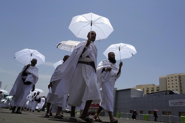 Essentials for the Hajj: From sun hats to shoe bags, a guide to gear for the Muslim pilgrimage | iNFOnews.ca