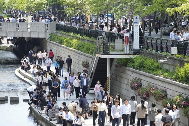 South Koreans grow younger overnight as the country changes how it counts people's ages | iNFOnews.ca South Koreans grow younger overnight as the country changes how it counts people's ages | iNFOnews.ca