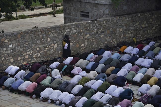 Muslim pilgrims take part in symbolic stoning of the devil as Hajj pilgrimage winds down | iNFOnews.ca