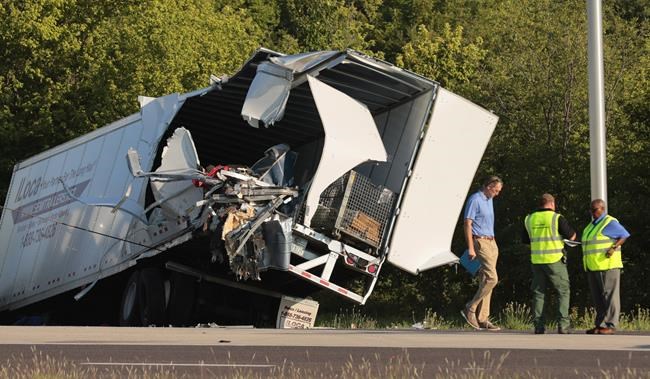 3 dead, 14 hurt after Greyhound bus strikes semis in Illinois; NTSB investigating | iNFOnews.ca 3 dead, 14 hurt after Greyhound bus strikes semis in Illinois; NTSB investigating | iNFOnews.ca