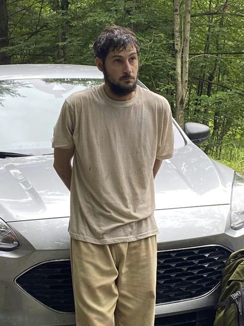 Couple checking out barking dog leads to encounter with escapee, his recapture | iNFOnews.ca