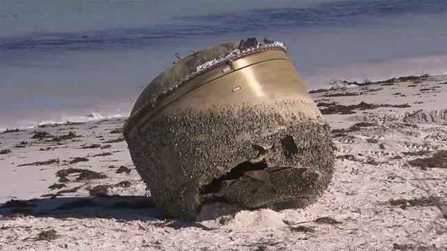 A car-sized object that washed ashore in western Australia is thought to be space junk | iNFOnews.ca A car-sized object that washed ashore in western Australia is thought to be space junk | iNFOnews.ca