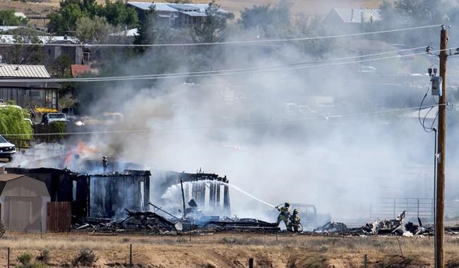 Pilot dies as small plane crashes into unoccupied home in New Mexico | iNFOnews.ca