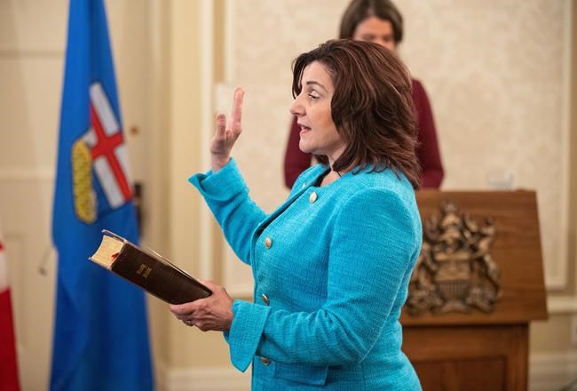 Alberta government checking medical clinic offering faster physician access for a fee | iNFOnews.ca