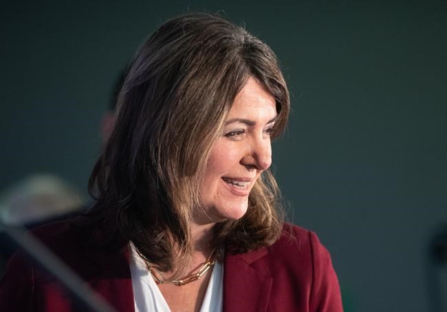 Feds warn Alberta clinic will violate medicare by charging for faster doctor access | iNFOnews.ca