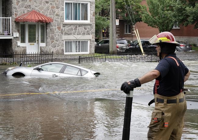 Montreal water main breaks and leaves buildings flooded, vehicles submerged | iNFOnews.ca
