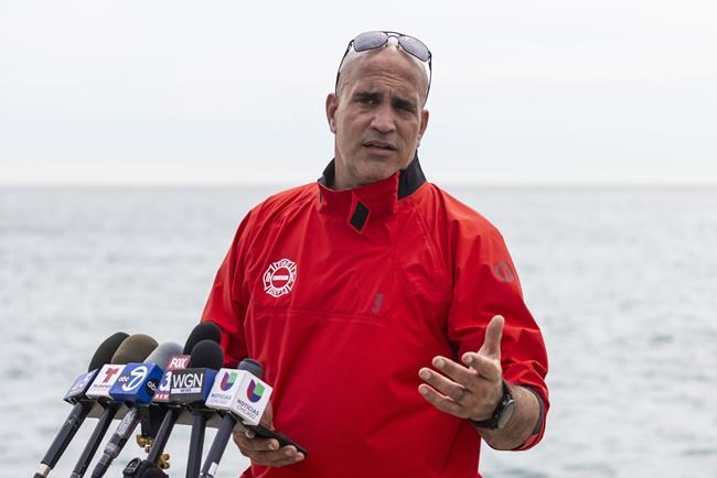 Woman dies, 6 people hospitalized after boat hits Chicago breakwall and capsizes in Lake Michigan | iNFOnews.ca