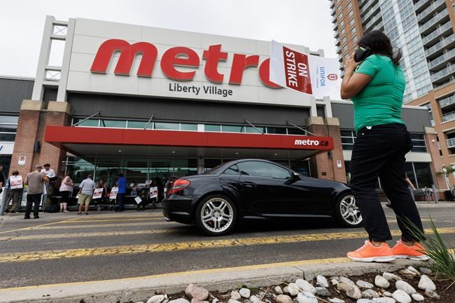 Workers remain on strike at 27 Toronto-area Metro locations | iNFOnews.ca