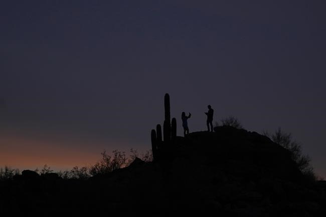 Phoenix has ended 31-day streak of highs at or above 110 degrees as rains ease a Southwest heat wave | iNFOnews.ca