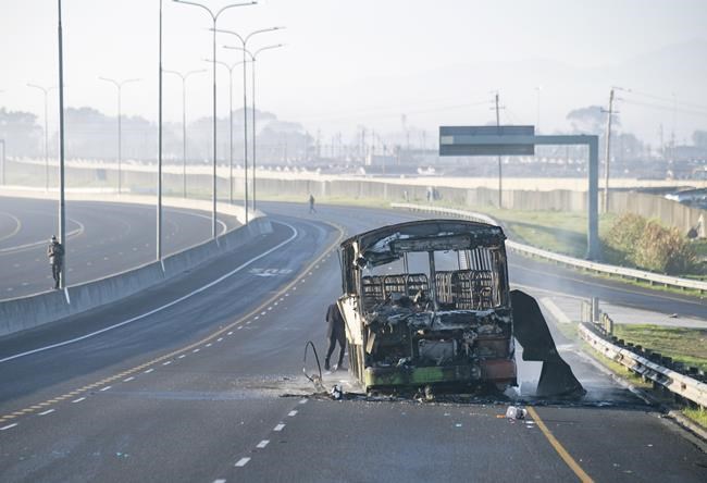 British man among at least 5 people killed in a week of violent protests in Cape Town | iNFOnews.ca