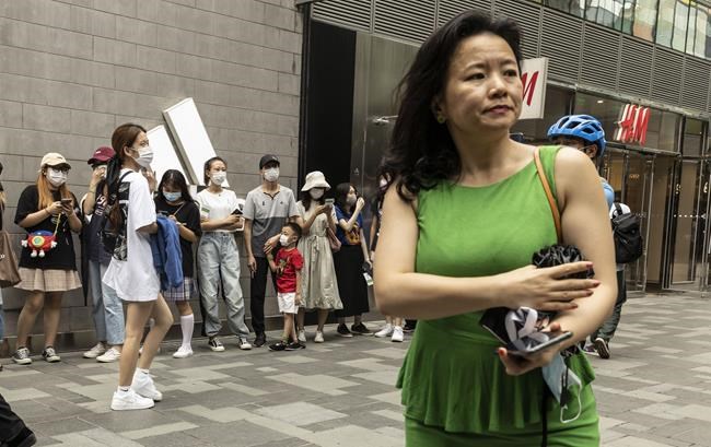 Journalist jailed in China for 3 years describes standing in sunlight for just 10 hours each year | iNFOnews.ca