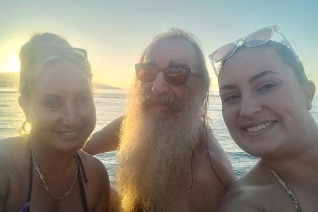 Searching for the missing on Maui, some wait in agony to make contact. And then the phone rings | iNFOnews.ca