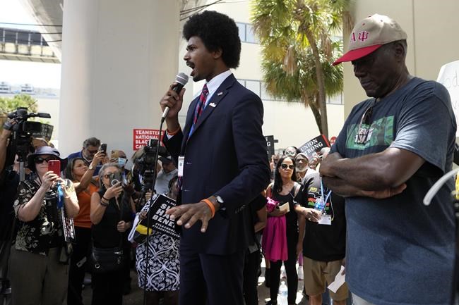 Protesters march through Miami to object to Florida's Black history teaching standards | iNFOnews.ca