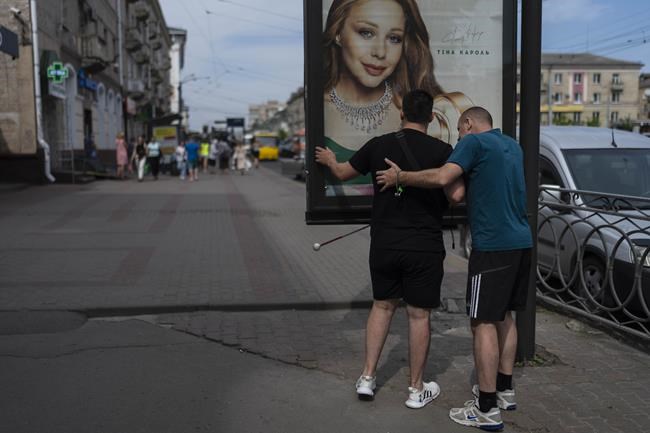 Ukrainian soldiers who were blinded in combat face the new battle of navigating the world again | iNFOnews.ca