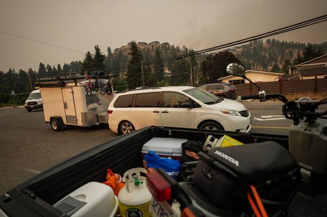 B.C. declares wildfire emergency amid desperate battle to save West Kelowna | iNFOnews.ca