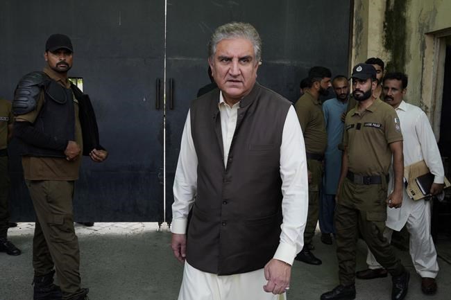 Pakistan arrests opposition leader accused of exposing official secrets, harming national interest | iNFOnews.ca