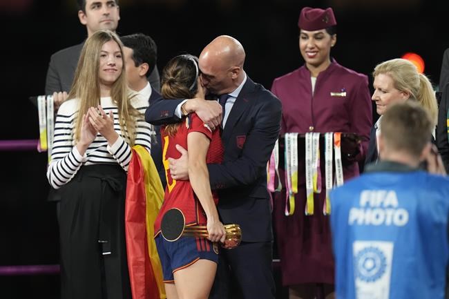 Angry reaction after Spanish soccer leader kissed a Women’s World Cup star on the mouth | iNFOnews.ca Angry reaction after Spanish soccer leader kissed a Women’s World Cup star on the mouth | iNFOnews.ca