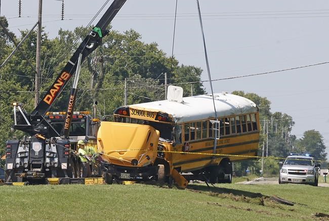An Ohio school bus overturns after crash with minivan, leaving 1 child dead and 23 injured | iNFOnews.ca