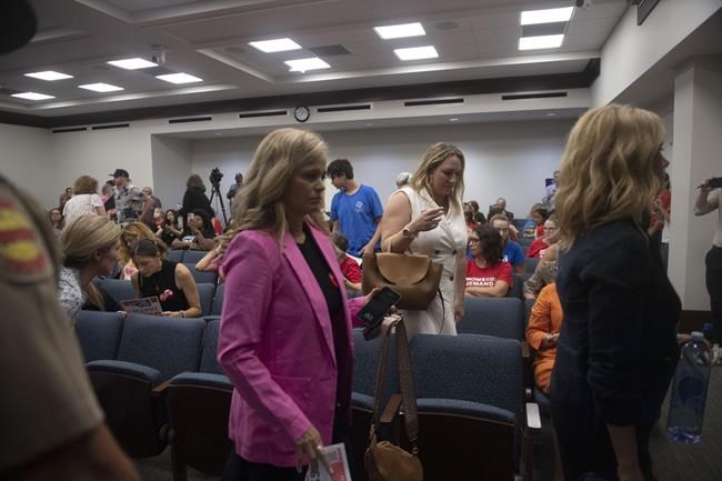 In session reacting to school shooting, Tennessee GOP lawmaker orders removal of public from hearing | iNFOnews.ca In session reacting to school shooting, Tennessee GOP lawmaker orders removal of public from hearing | iNFOnews.ca