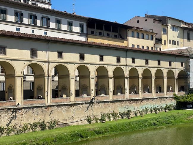 Uffizi chief presses for harsh penalties for defacing of Vasari Corridor columns; police ID suspects | iNFOnews.ca