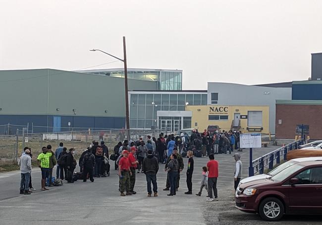 Wildfire forces crews to retreat, threatens key hub point of Hay River, N.W.T. | iNFOnews.ca Wildfire forces crews to retreat, threatens key hub point of Hay River, N.W.T. | iNFOnews.ca