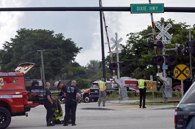 A rescue helicopter crashed into a Florida apartment complex, killing fire captain and a resident | iNFOnews.ca