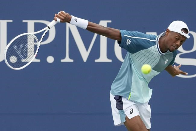 Djokovic and Swiatek roll, Tsitsipas falls in hot, sticky US Open second round | iNFOnews.ca