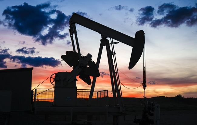 Oil and gas sector says new data shows it can both hike output and lower emissions | iNFOnews.ca