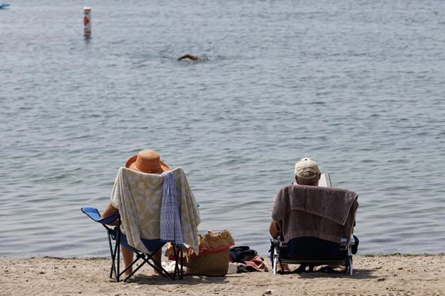 Heat wave expected to hit central Canada, wildfire smoke, rainfall and wind elsewhere | iNFOnews.ca Heat wave expected to hit central Canada, wildfire smoke, rainfall and wind elsewhere | iNFOnews.ca