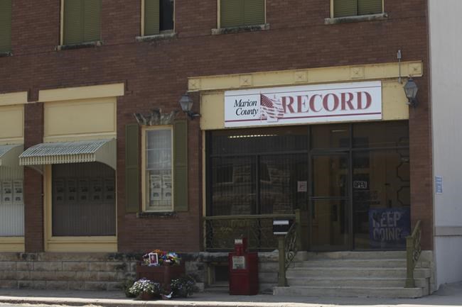 Kansas newspaper's lawyer says police didn't follow warrant in last month's newsroom search | iNFOnews.ca