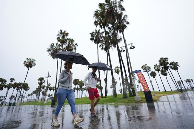 Rain from Tropical Storm Hilary lashes California and Mexico, swamping roads and trapping cars | iNFOnews.ca