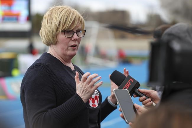 Canada's sports minister tells hockey leaders at summit to "step up" | iNFOnews.ca