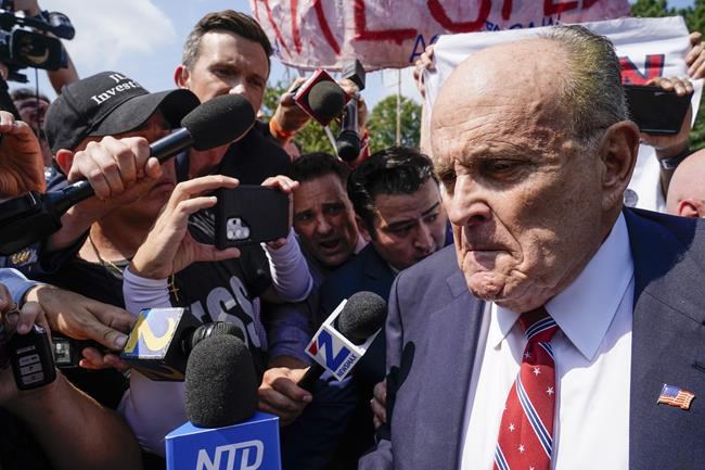 Trump hosts a $100,000-per-person fundraiser to help Giuliani pay legal bills | iNFOnews.ca