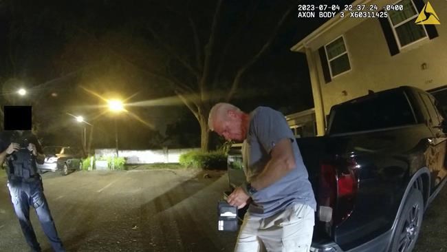 Body cam catches elite federal prosecutor offering his Justice Department card in DUI crash arrest | iNFOnews.ca