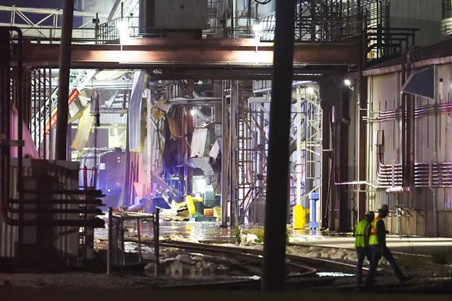 Explosion and fire injures 8 workers at Illinois soybean processing plant | iNFOnews.ca