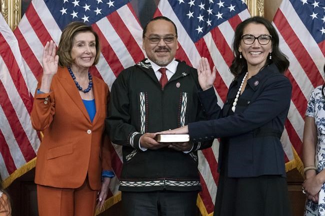 Husband of US Rep. Mary Peltola dies in an airplane crash in Alaska | iNFOnews.ca