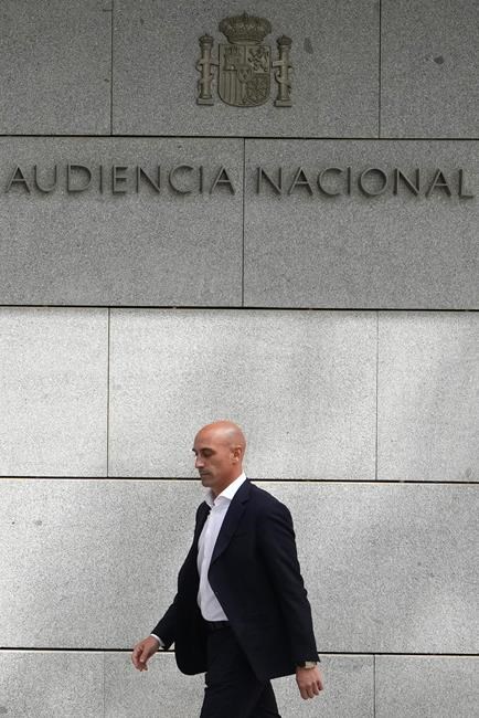 Former Spanish soccer federation chief Rubiales given a restraining order, denies wrongdoing to Spanish judge | iNFOnews.ca