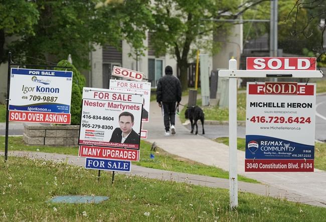 National home sales fall 4% between July and August as market slows: CREA | iNFOnews.ca
