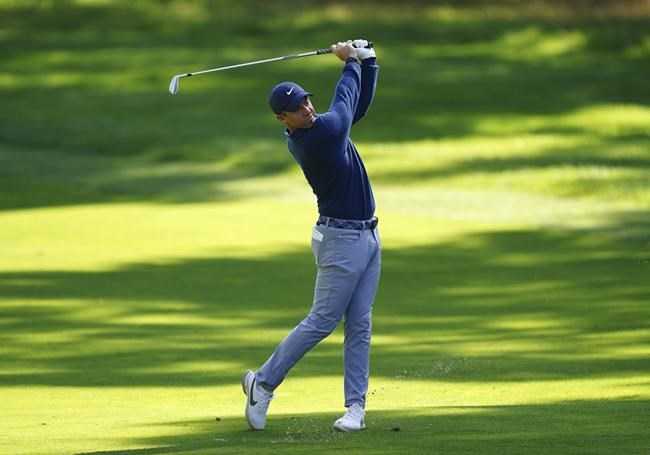 Aberg tied for lead, McIlroy barely makes weekend at Wentworth | iNFOnews.ca