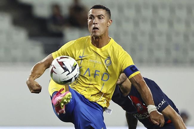 Iranian soccer fans flock to Cristiano Ronaldo's hotel after he arrives in Tehran with Saudi team | iNFOnews.ca