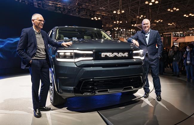 UAW justifies wage demands by pointing to CEO pay raises. So how high were they? | iNFOnews.ca UAW justifies wage demands by pointing to CEO pay raises. So how high were they? | iNFOnews.ca