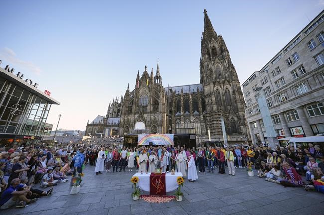 Catholic priests bless same-sex couples in defiance of a German archbishop | iNFOnews.ca