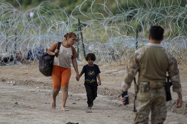 As mayors, governors scramble to care for more migrants, a look at what's behind the numbers | iNFOnews.ca As mayors, governors scramble to care for more migrants, a look at what's behind the numbers | iNFOnews.ca