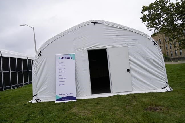 Chicago officials ink nearly $30M contract with security firm to move migrants to winterized camps | iNFOnews.ca