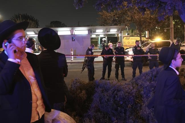 Israeli police shoot a Palestinian after he allegedly stabbed a guard at a Jerusalem train station | iNFOnews.ca