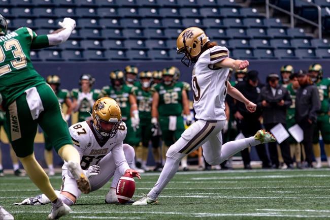 Maya Turner becomes first woman to score in U Sports regular-season football game | iNFOnews.ca Maya Turner becomes first woman to score in U Sports regular-season football game | iNFOnews.ca