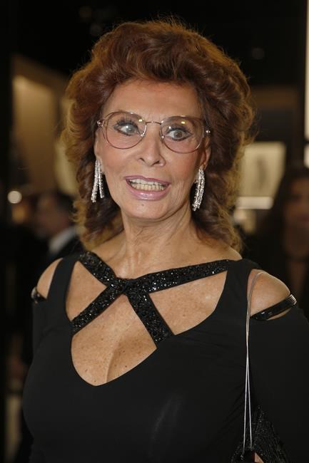 Film legend Sophia Loren has successful surgery after fracturing a leg in a fall at home, agent says | iNFOnews.ca Film legend Sophia Loren has successful surgery after fracturing a leg in a fall at home, agent says | iNFOnews.ca